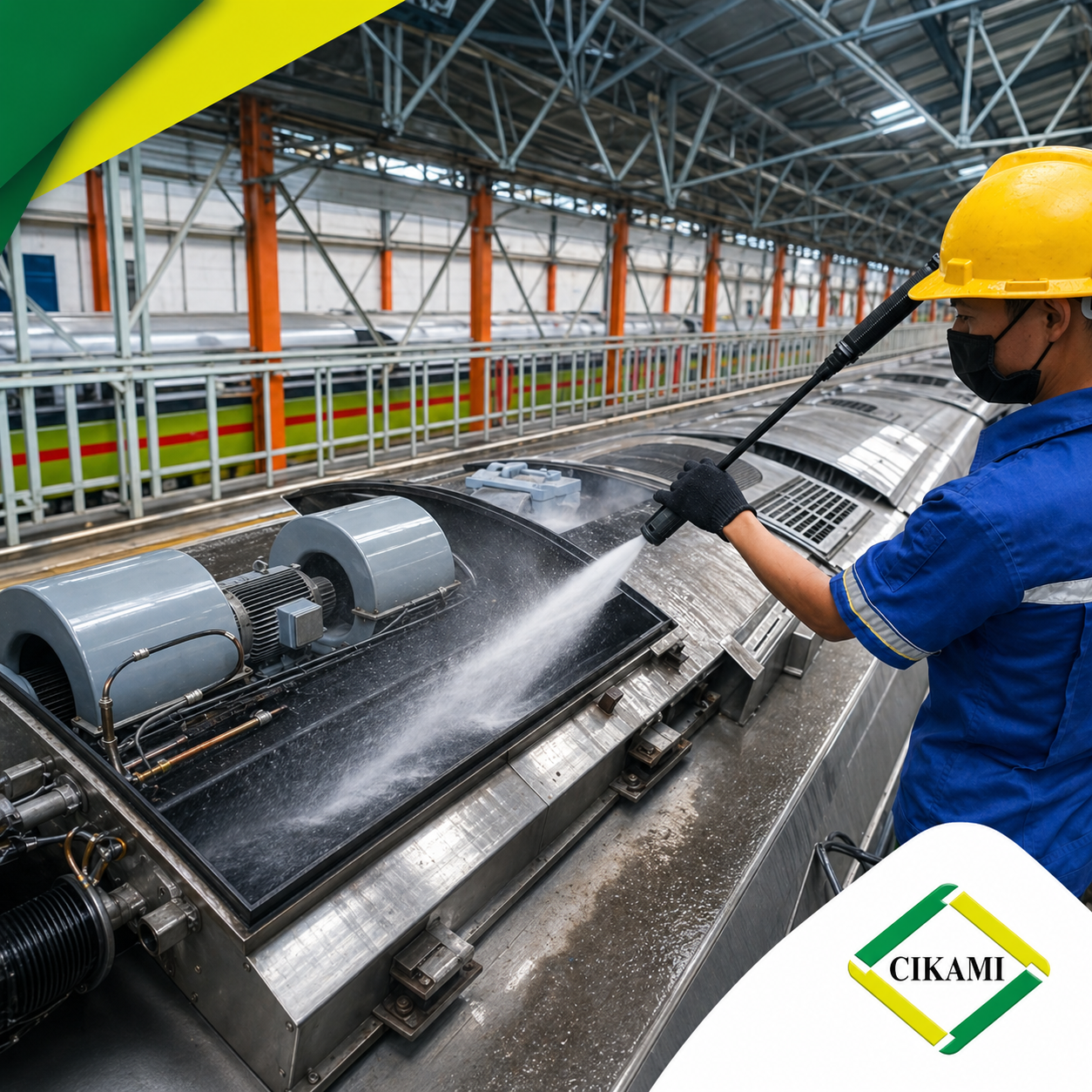 Teknisi melakukan maintenance AC kereta api dengan pembersihan unit rooftop menggunakan semprotan air bertekanan
